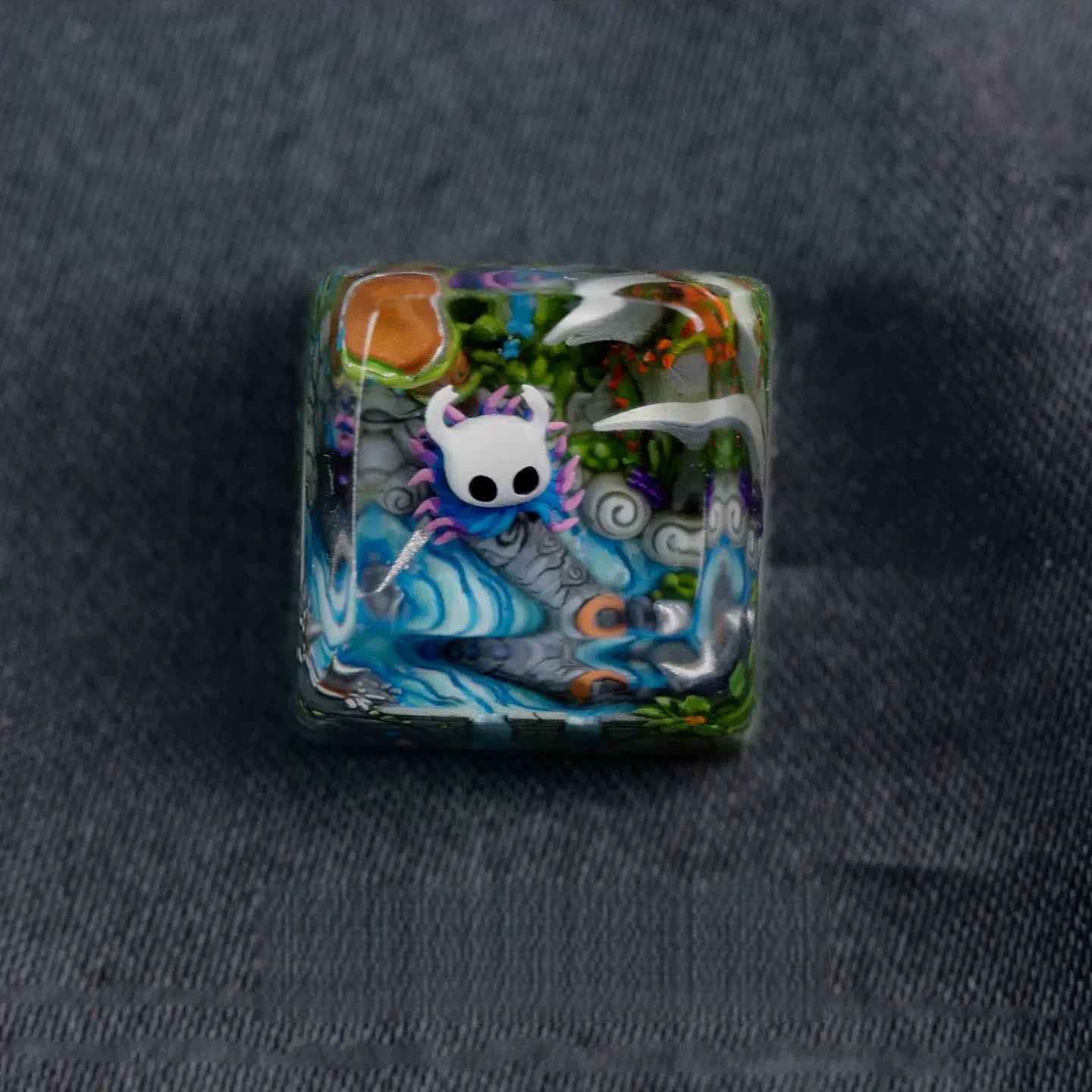 Hollow Knight "The Knight" Artisan Keycap - Crystal Resin Edition