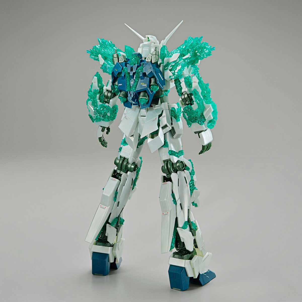 MG 1/100- RX-0 Unicorn Gundam (Luminous Crystal Body)