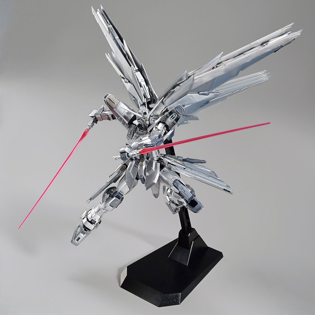 MG 1/100-Freedom Gundam Ver.2.0 (Silver Coating)