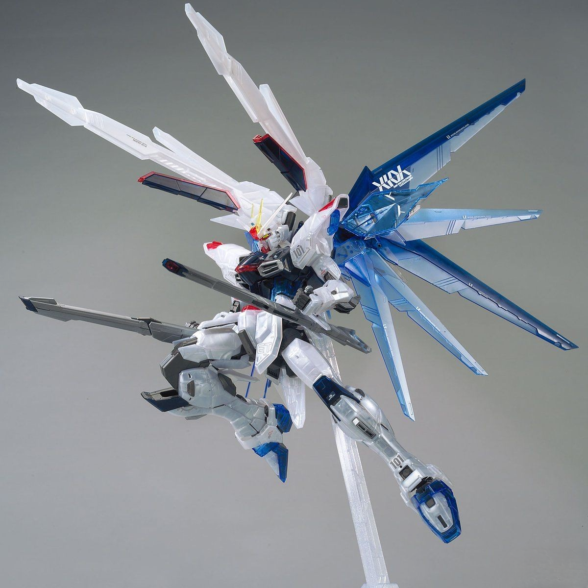 MG 1/100- ZGMF-X10A Freedom Gundam Ver.2.0 (Clear Color Ver.)