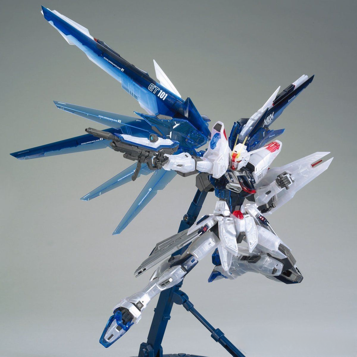 MG 1/100- ZGMF-X10A Freedom Gundam Ver.2.0 (Clear Color Ver.)
