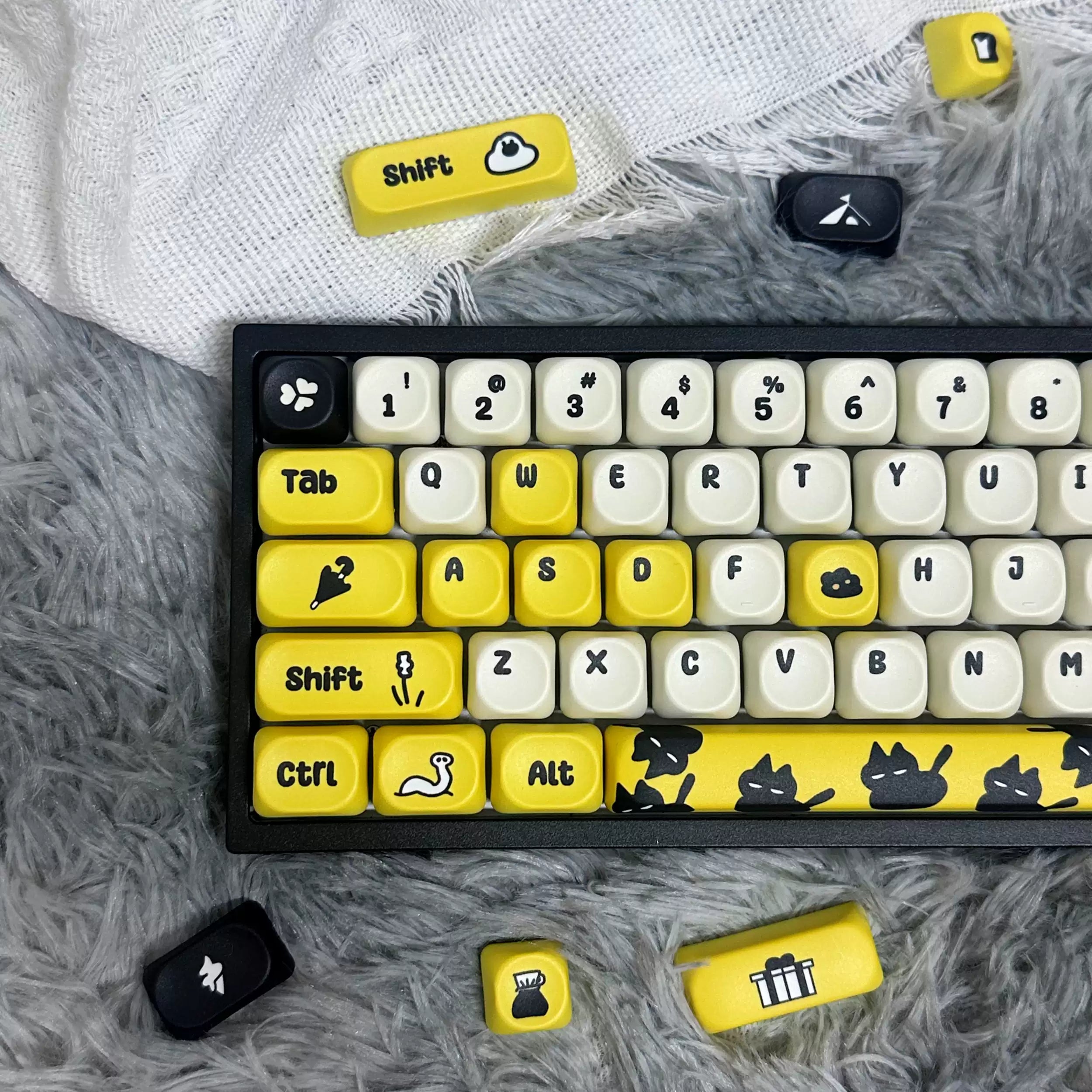 Doodle Sticker MOA PBT Keycap Set – 118 Keys