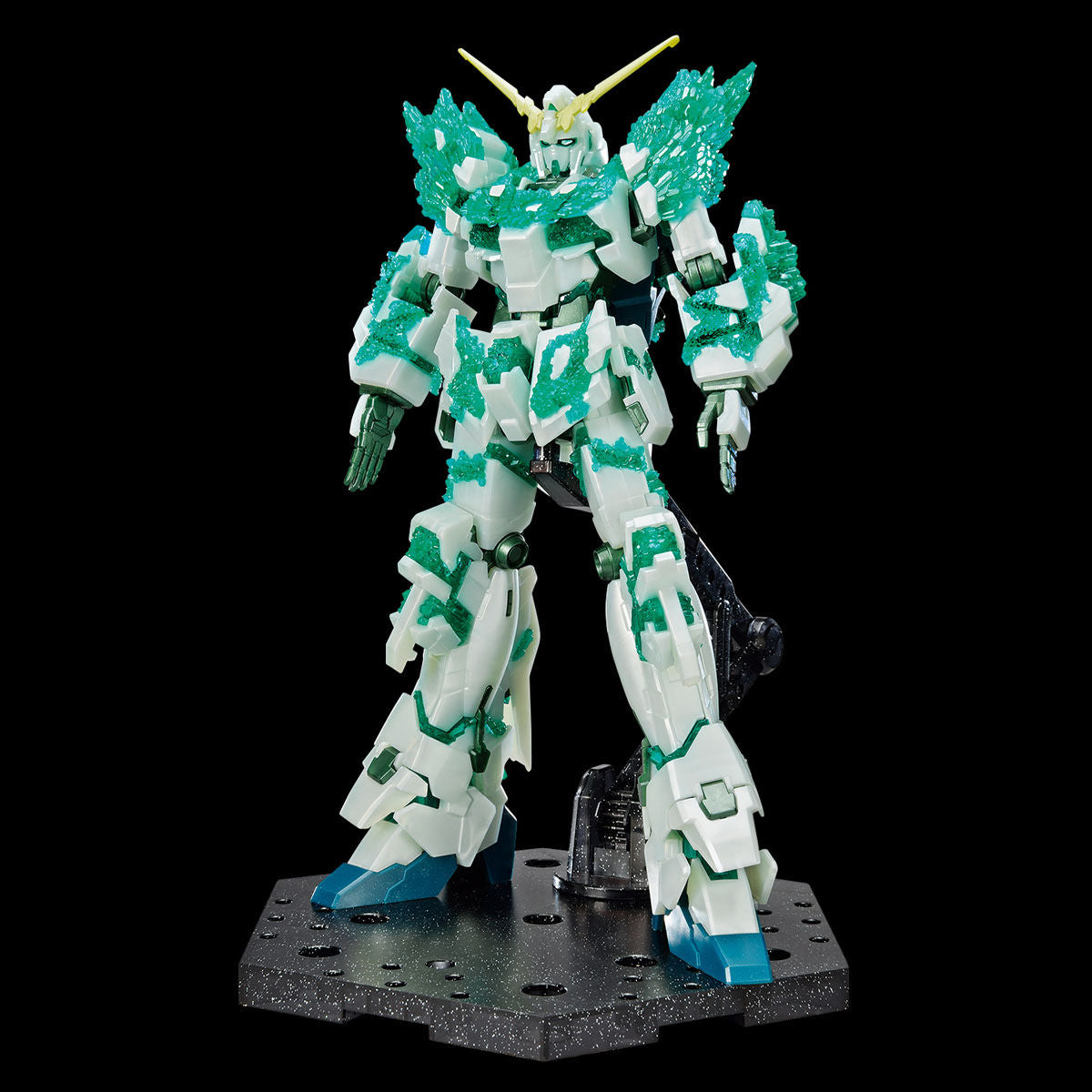 HG 1/144 – Gundam Base Limited – Unicorn Gundam (luminous crystal body)
