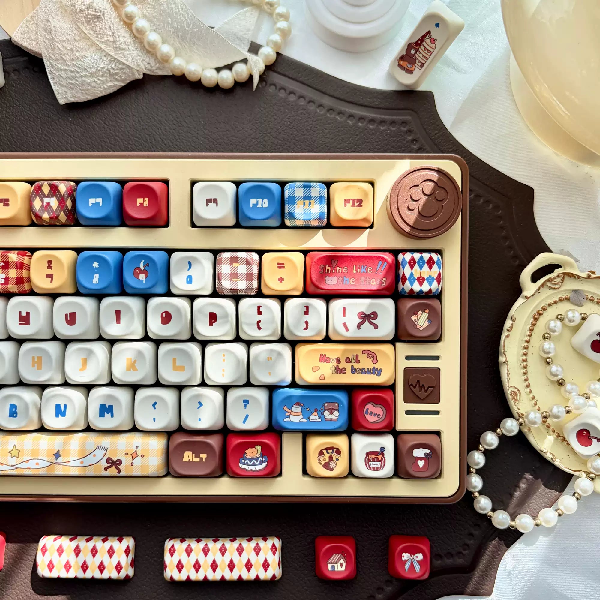 Little Bear Diary PBT Keycap Set – 118 Keys