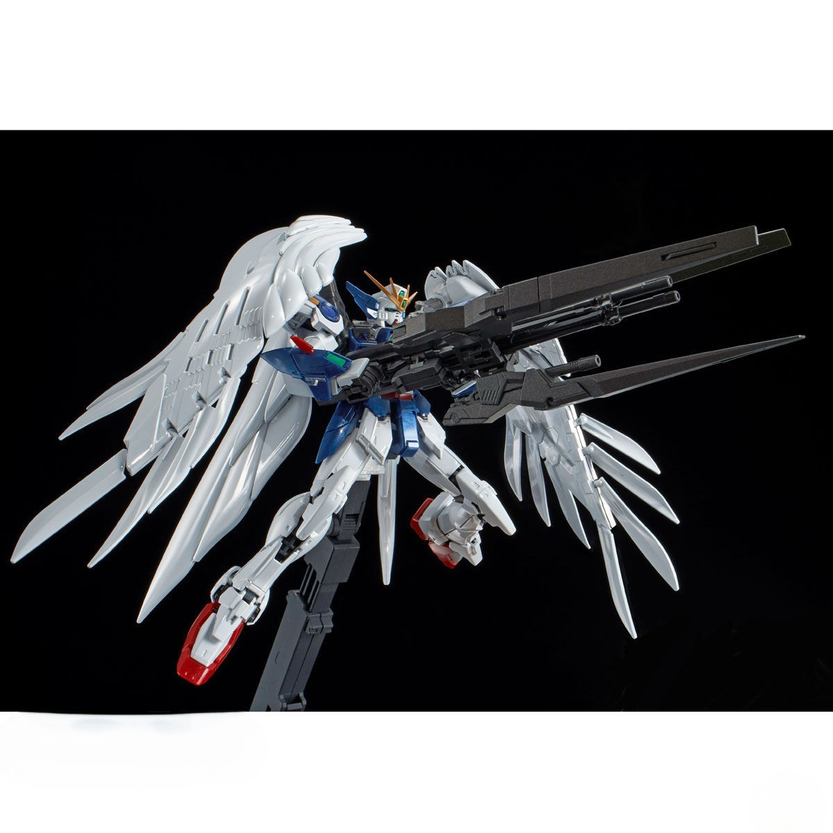 RG 1/144 - PB Limited - Wing Gundam Zero EW & Drei Zwerg (Titanium Finish)