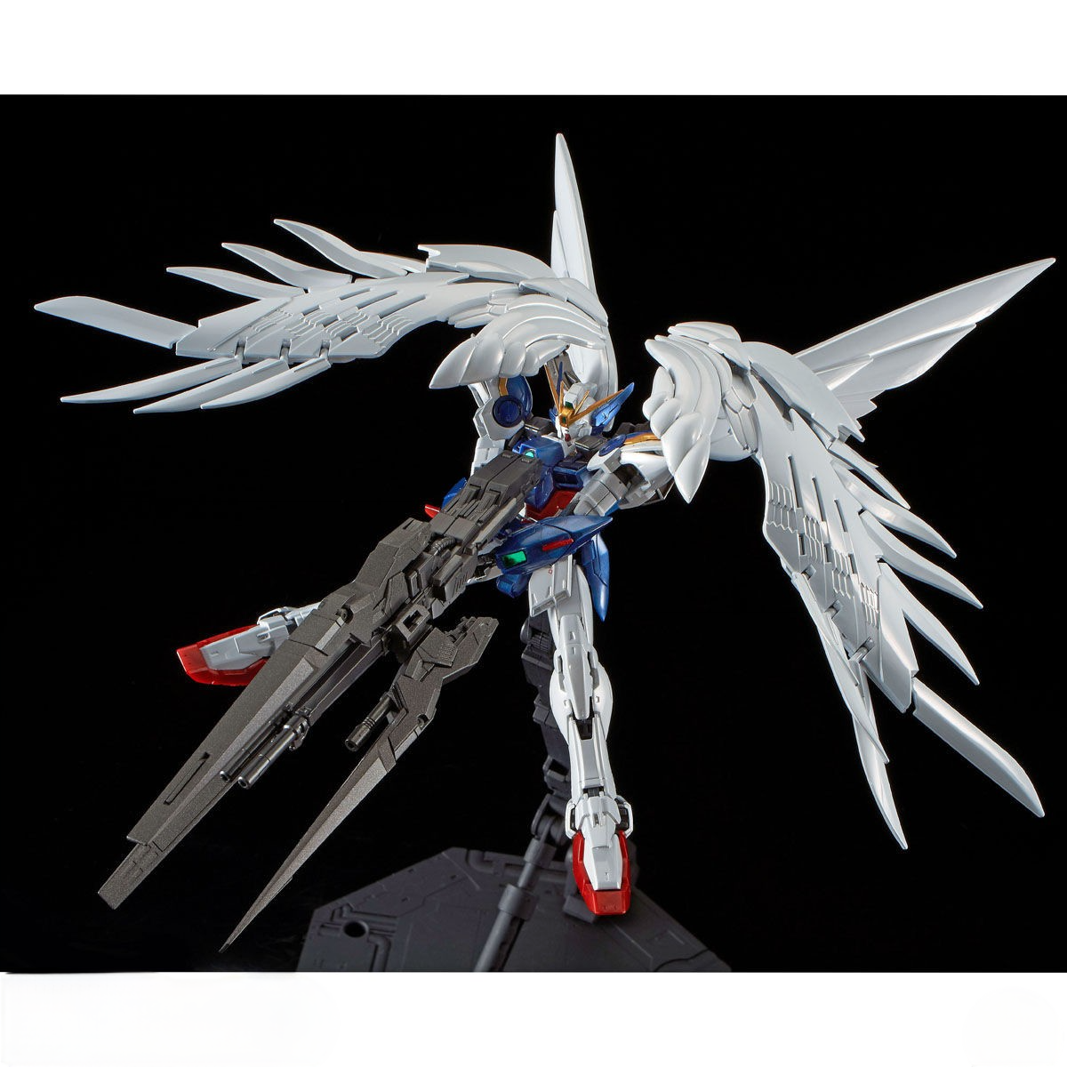 RG 1/144 - PB Limited - Wing Gundam Zero EW & Drei Zwerg (Titanium Finish)