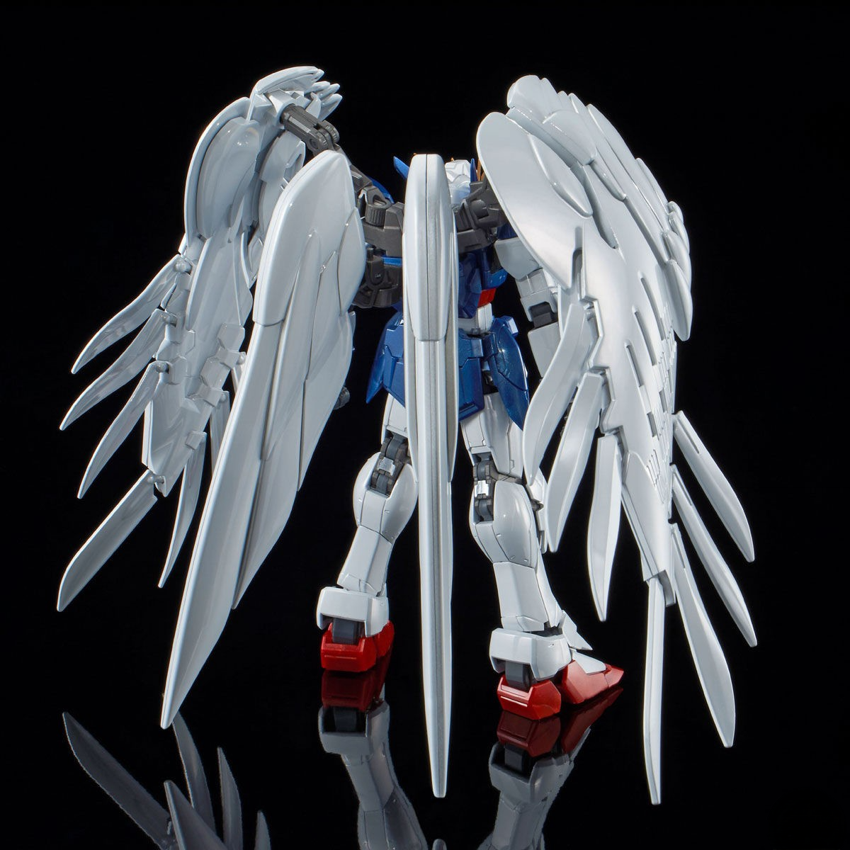 RG 1/144 - PB Limited - Wing Gundam Zero EW & Drei Zwerg (Titanium Finish)