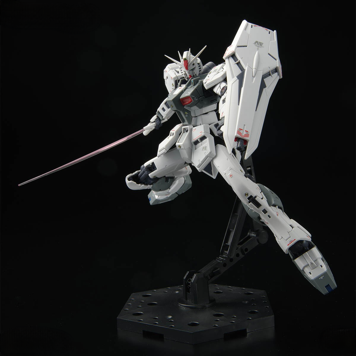 RG 1/144 – GUNDAM SIDE-F Limited – RX-93 ν Gundam (first lot color ver.)